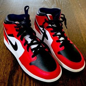 Nike "Chicago Black Toe" Air Jordan’s 1 Mid